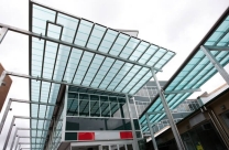 Có nên dùng tấm lợp polycarbonate?